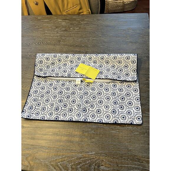 NWT Roberta Roller Rabbit Pillow Cover 22x22 100% Cotton White Blue Print - Picture 7 of 9